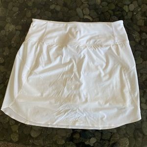Athleta Run with it 16” skort - size medium